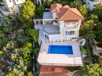 Villa Sarı