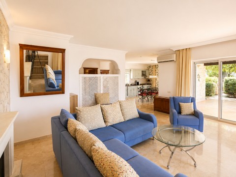 Living Area - photo 4