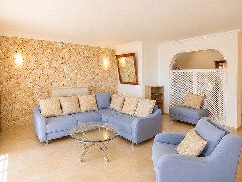 Living Area - photo 5