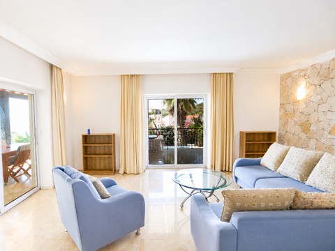 Living Area - photo 3