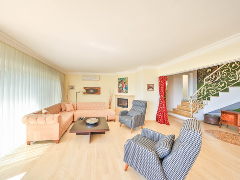 Living Area - photo 9