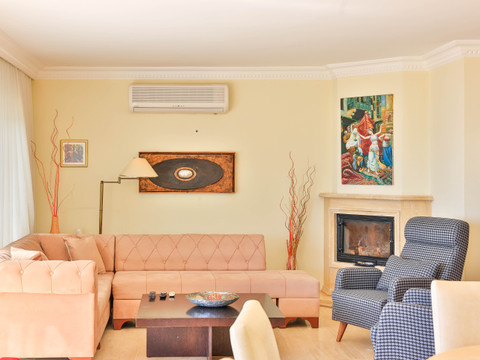 Living Area - photo 3