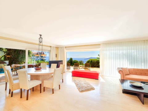 Living Area - photo 5